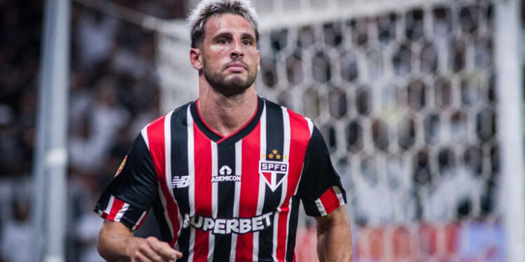 Calleri critica postura do São Paulo em derrota para o Cuiabá e comenta vaias da torcida