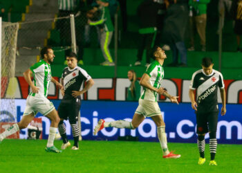 Vasco perde para o Juventude no Brasileirão e afunda ainda mais em crise