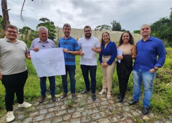 Prefeitura de Estância entrega licenças para que o grupo Atakarejo possa se instalar na cidade