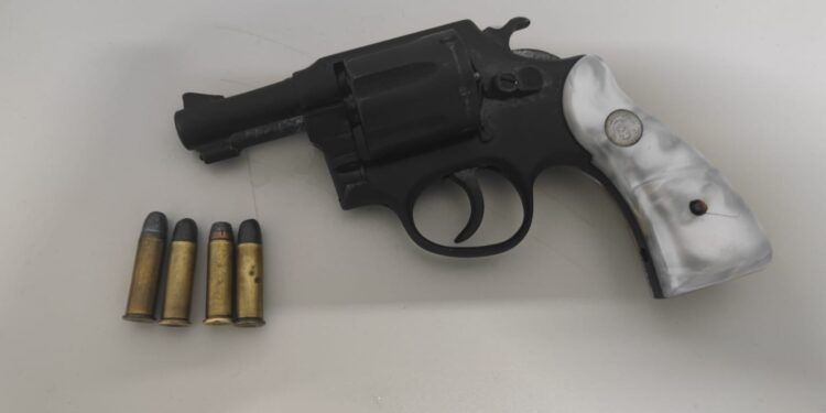 Polícia Civil prende homem em flagrante por ameaça e posse ilegal de arma em Propriá