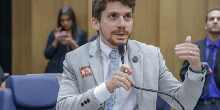 Autismo: PL de Breno Garibalde quer proibir o uso de fogos com estampido