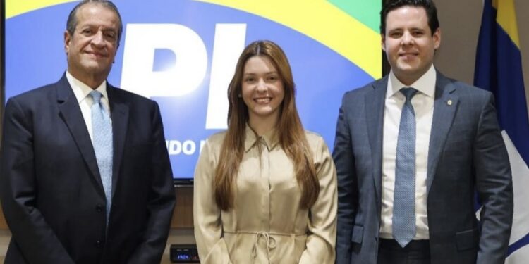 Moana Valadares é recebida por Valdemar Costa Neto, presidente nacional do PL
