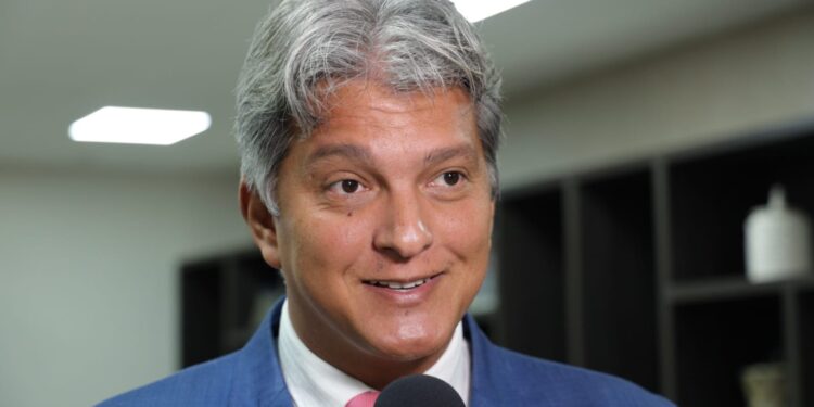 “É mais dignidade e qualidade de vida”, diz Dr. Samuel ao solicitar serviços de drenagem e pavimentação para avenidas de Socorro