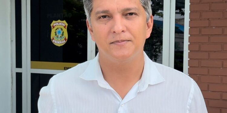 Samuel Carvalho vai até a Polícia Federal e denuncia disparos em massa de fake news