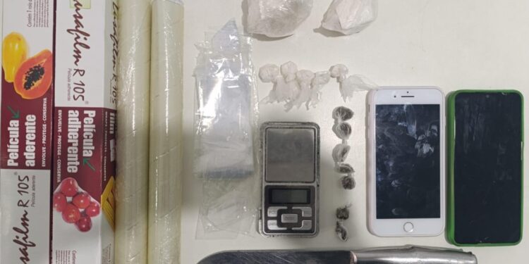 Polícia Civil prende homem em flagrante suspeito do tráfico de drogas em Umbaúba