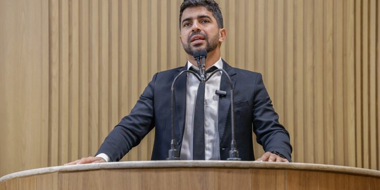 Vereador Pastor Diego celebra início de obras no conjunto Celuta Porto