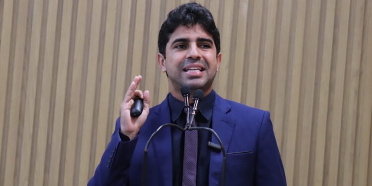 “Não há menção ao consumo de cannabis nas Escrituras”, rebate vereador Pastor Diego