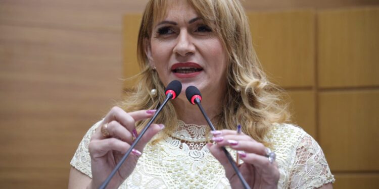 Linda Brasil destaca Semana Estadual de Combate Infantil