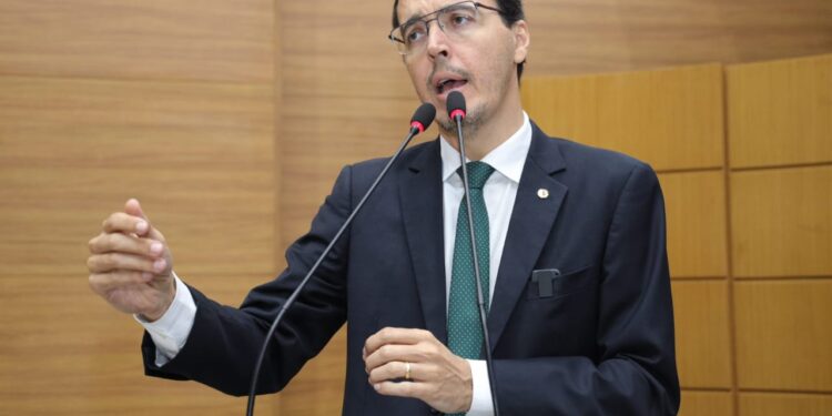 Deputado pede ampliação de leitos de UTI pediátricos