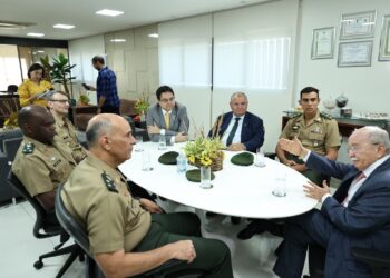 Oficiais do Exército visitam Assembleia Legislativa de Sergipe