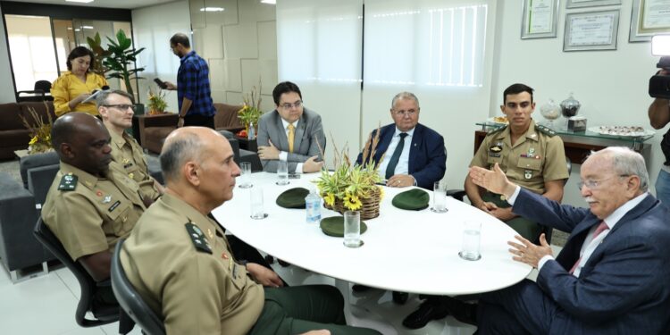 Oficiais do Exército visitam Assembleia Legislativa de Sergipe