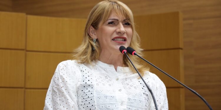 Deputada repercute superlotação no Hospital Regional de Estância