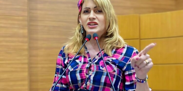 Linda Brasil vai acionar juridicamente o comunicador e a rádio por ofensas de cunho LGBTQIA+FÓBICO