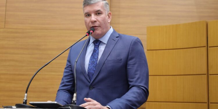 Cristiano elenca concursos públicos realizados pelo Governo do Estado