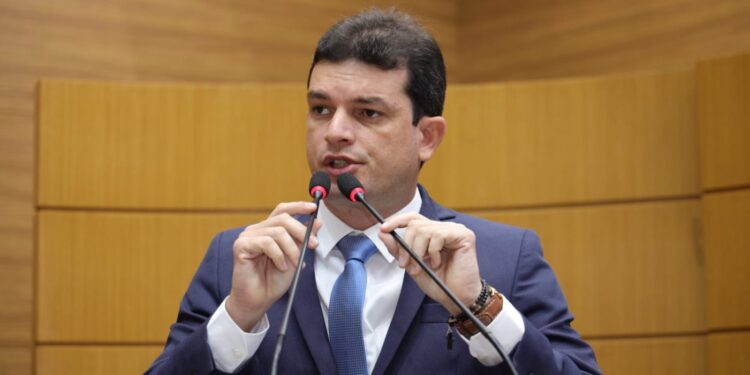 Paulo Junior cobra maior atenção para o transporte público na região metropolitana