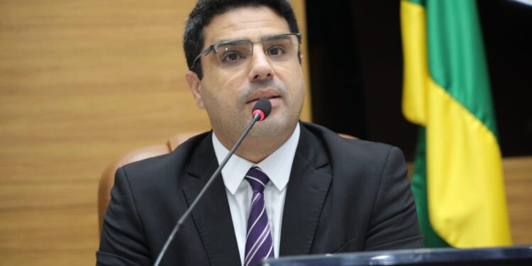Presidente promulga emenda à Constituição que estende para 180 dias a licença-maternidade para mães adotivas