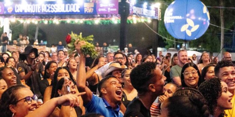 Brega romântico e forró raiz são destaques da terceira noite de ‘Elas no Comando’ no Arraiá do Povo