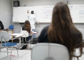 Senado aprova reformulação do ensino médio 