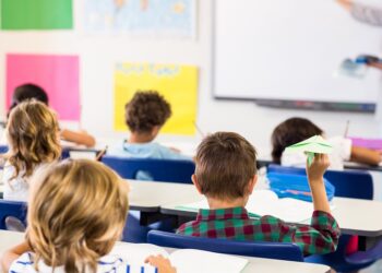 SE reduz distorção idade-série, mas 22% dos estudantes do ensino fundamental público estão com atraso escolar, alerta Unicef