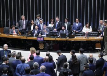Câmara aprova urgência a projeto para punir deputados por quebra de decoro