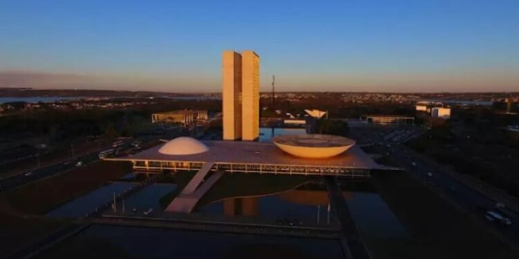 Fim da delação premiada de presos: entenda os projetos discutidos na Câmara