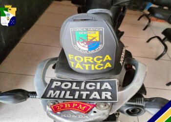 PM recupera veículo com restrição de roubo em Propriá