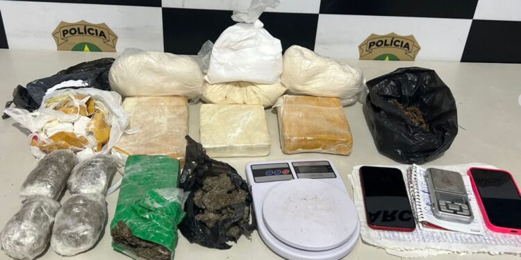 Operação da Polícia Civil em Propriá prende cinco investigados por tráfico de drogas