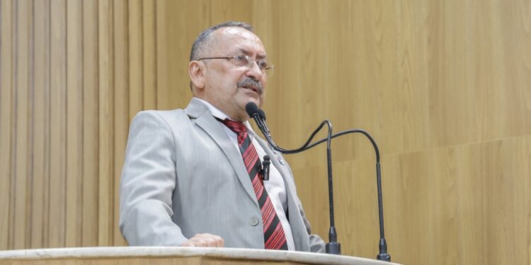 Cicero do Santa Maria cobra distribuição de carteiras para pacientes com fibromialgia  