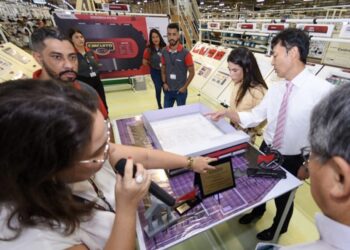 Yandra visita fábrica Yazaki com embaixada japonesa e destaca geração de emprego