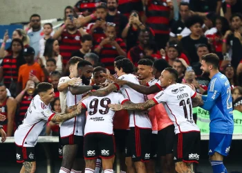 Flamengo humilha o Vasco, goleia de seis e faz história no Maracanã
