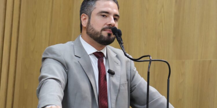 Ricardo Vasconcelos fala da necessidade da criação de uma carreira de estado para o médico do SUS