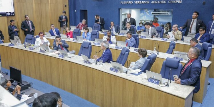 Câmara aprova projeto do Executivo que reajusta o salário dos servidores municipais em 4%