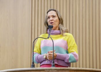 Sheyla conscientiza sobre importância dos exames preventivos ao câncer