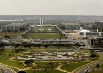Déficit primário sobe para R$ 61 bi com 13º para aposentados