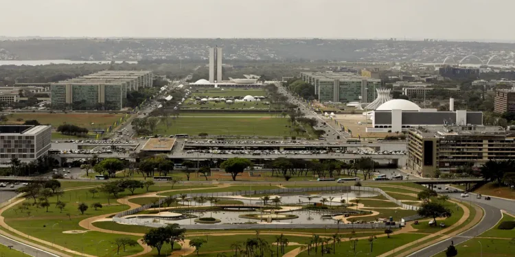 Déficit primário sobe para R$ 61 bi com 13º para aposentados