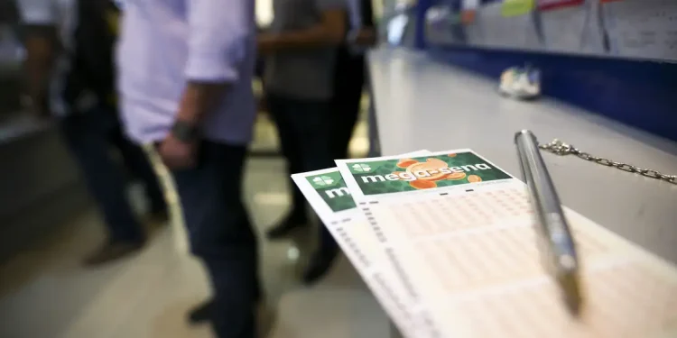 Mega-sena acumula novamente e prêmio vai a R$ 100 milhões
