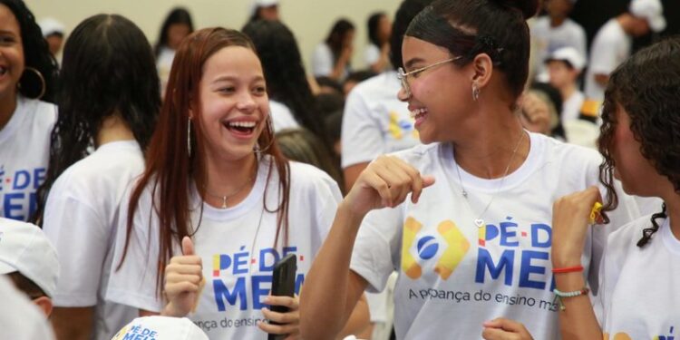 Mais de 44 mil alunos de Sergipe recebem 4ª parcela do Pé-de-Meia
