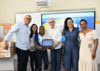 Prefeito Edvaldo entrega mais 954 notebooks pelo Escola Tech: “verdadeira democratização da tecnologia”
