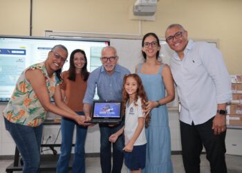 Prefeito Edvaldo entrega mais 1.200 notebooks do programa Escola Tech em duas Emefs