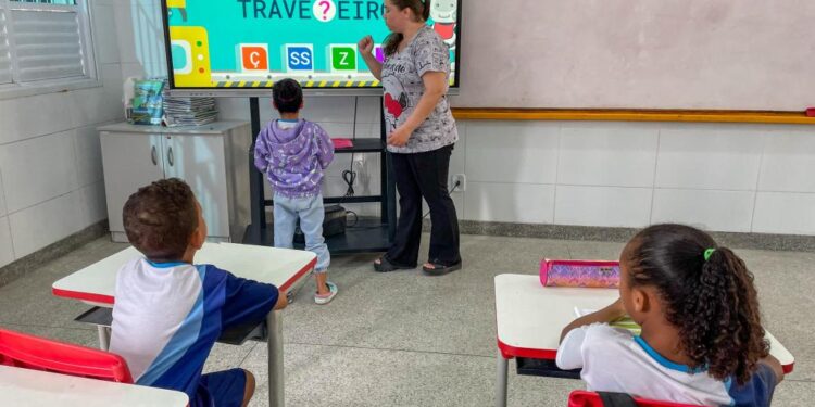 Prefeitura inicia reforço escolar nas férias para mais de mil alunos da rede municipal