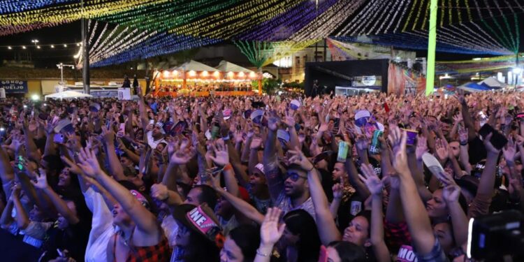 Forró Caju 2024: festa supera expectativas e emociona multidão na praça dos mercados