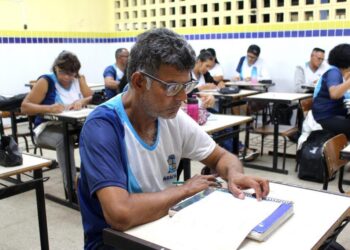 PMA divulga período de Matrícula Online para estudantes da EJA