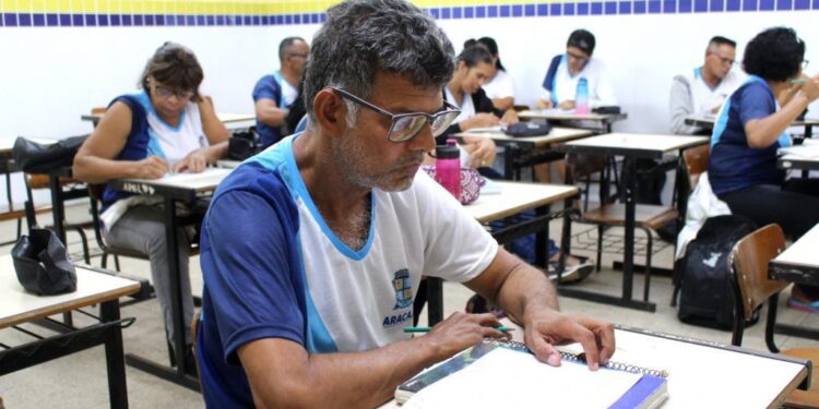 PMA divulga período de Matrícula Online para estudantes da EJA