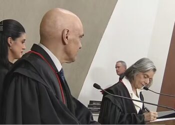 ‘Contra o vírus da mentira, há o remédio da informação séria’, diz Cármen Lúcia ao tomar posse no TSE