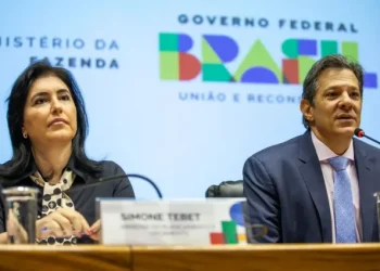 Lula pede a ministros alternativas para conter renúncias fiscais