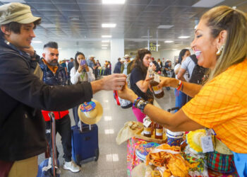 ‘País do forró’ dá boas-vindas aos turistas que desembarcam no Aeroporto de Aracaju