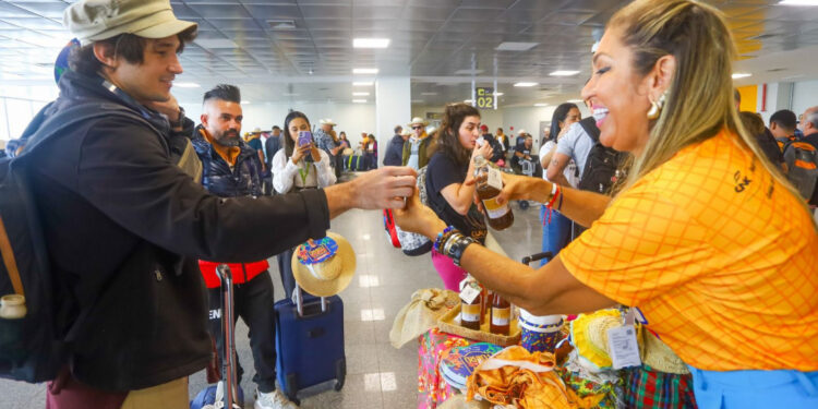 ‘País do forró’ dá boas-vindas aos turistas que desembarcam no Aeroporto de Aracaju