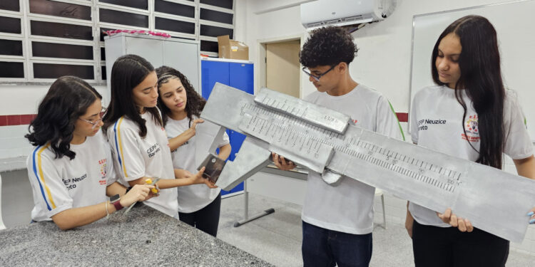 Projeto do Centro Profissionalizante Neuzice Barreto produz instrumentos de medida em escala ampliada