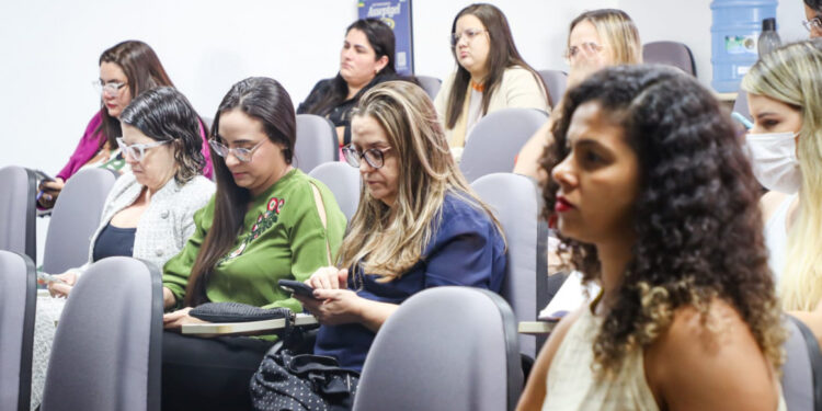 SES debate temas essenciais para melhoria da assistência na Rede de Atenção Materno e Infantil