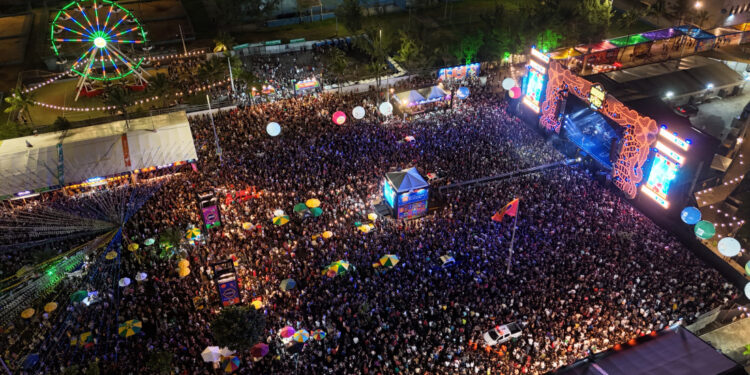 Wesley Safadão leva 50 mil pessoas à noite do Arraiá do Povo